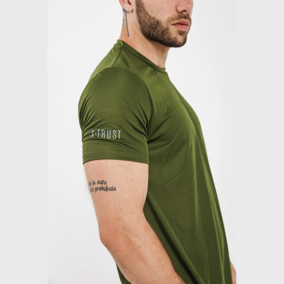 REMERA X-TRUST Verde Militar Dryfit Buenos Aires Hombre
